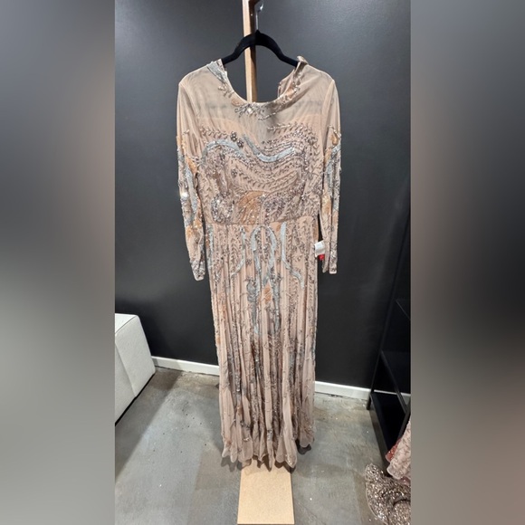 MAC DUGGAL
Long Sleeve Embellished Illusion Evening Gown 5217 Nude silver prom - Picture 5 of 8